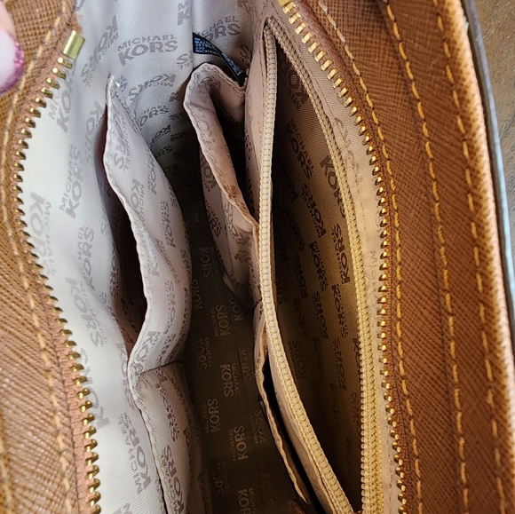 Michael Kors Hamilton Crossbody - Picture 3 of 4